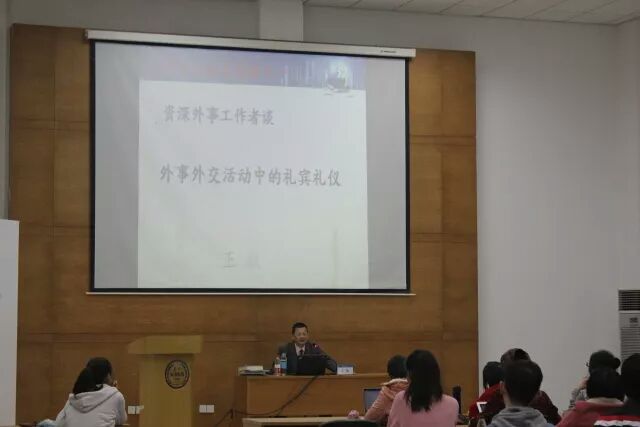 发言新闻稿模拟人物怎么写_模拟新闻发言人 发言稿_模拟新闻稿件